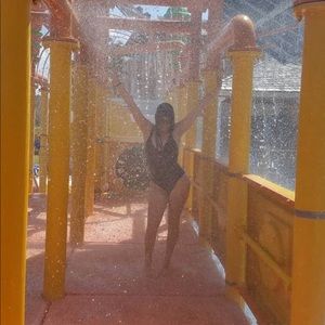 Meet your Posher, Ana